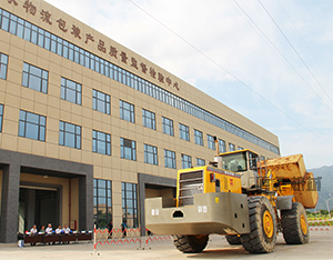 大型叉装机半坡驻车和起步能力演示，一场了不起的挑战！
